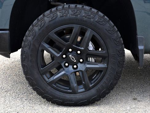 Used 2025 Chevrolet Silverado 1500 Custom Trail Boss w/ Dark Appearance Package AWD/4WD image 6