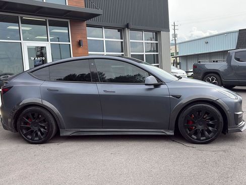 Used 2022 Tesla Model Y Performance AWD/4WD image 9