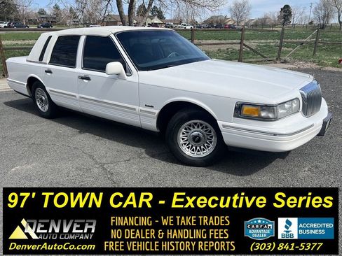 Used 1997 Lincoln Town Car Executive image 1