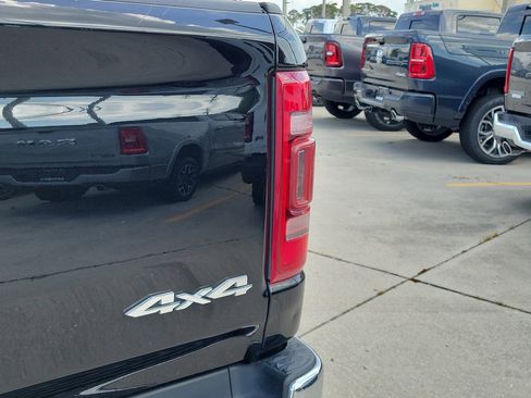 Used 2023 RAM 1500 Laramie AWD/4WD image 11