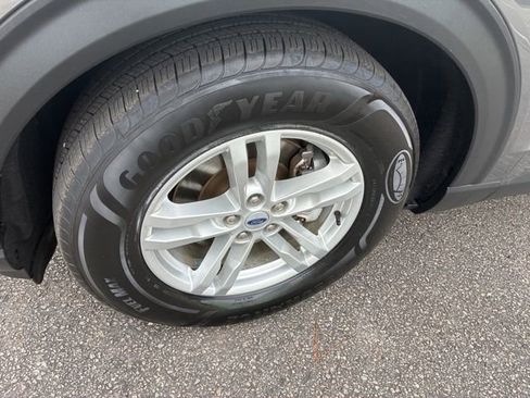 Used 2022 Ford Explorer XLT image 11