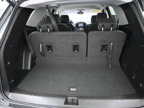 Used 2021 Chevrolet Traverse LT FWD image 34