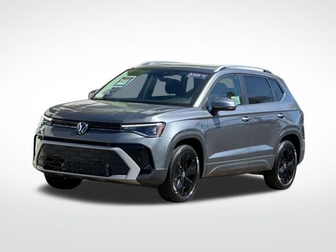 Used 2025 Volkswagen Taos SE w/ Panoramic Sunroof Package FWD image 1