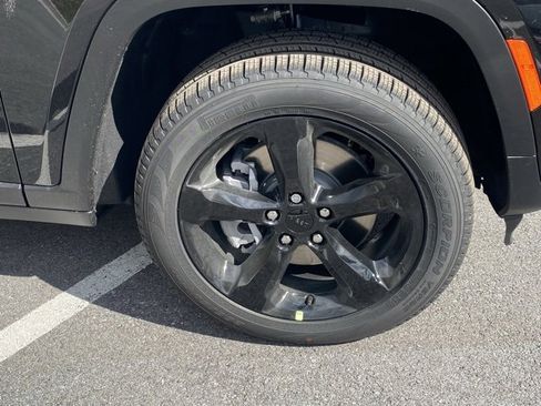 New 2025 Jeep Grand Cherokee L Limited image 11