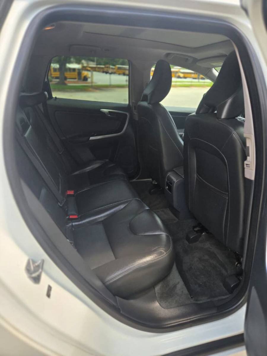 Used 2016 Volvo XC60 T6 AWD/4WD image 11
