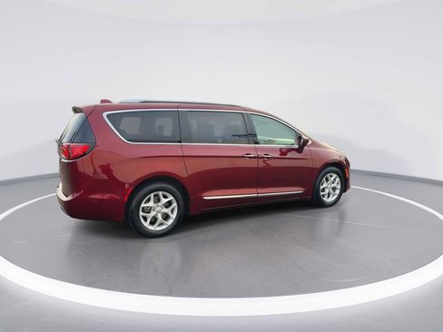 Used 2017 Chrysler Pacifica Touring-L Plus w/ Advanced Safetytec Group image 8