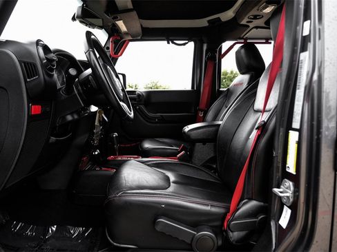 Used 2017 Jeep Wrangler Unlimited Rubicon image 33