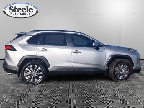 Used 2021 Toyota RAV4 XLE Premium image 6
