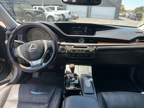 Used 2015 Lexus ES 350 w/ Premium Package FWD image 9