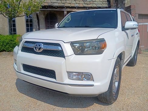 Used 2013 Toyota 4Runner SR5 image 4