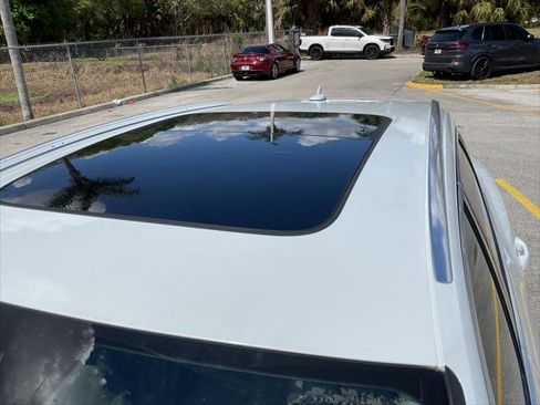 Used 2019 Audi e-tron Premium Plus image 24