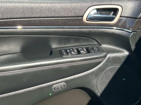 Used 2014 Jeep Grand Cherokee Limited image 21
