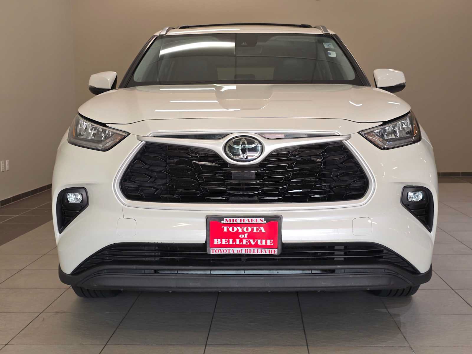 Used 2020 Toyota Highlander XLE AWD/4WD image 6