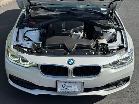 Used 2018 BMW 320i xDrive Sedan w/ Premium Package AWD/4WD image 39