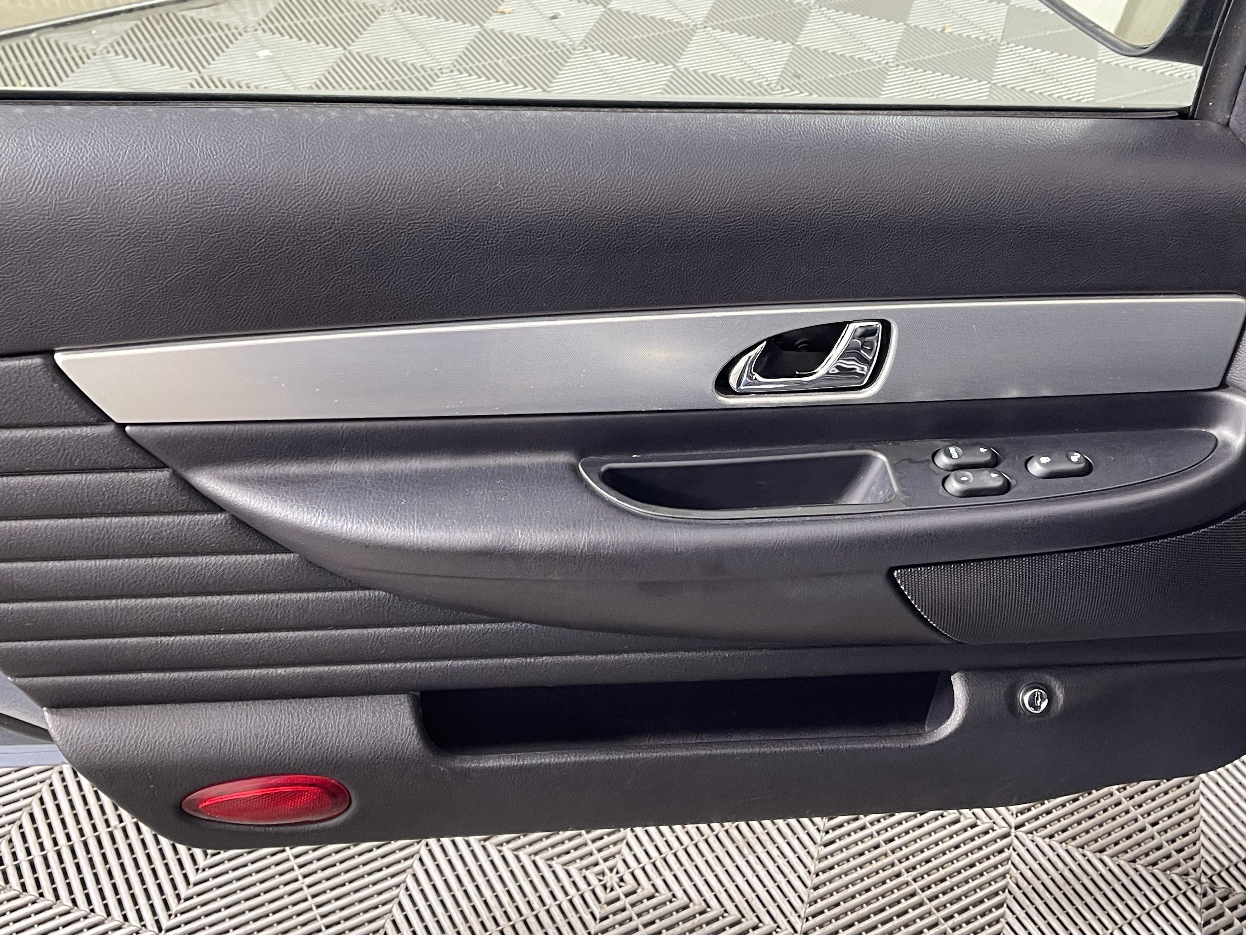 Used 2005 Ford Thunderbird RWD image 12