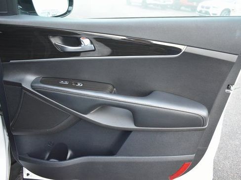 Used 2020 Kia Sorento AWD V6 image 39