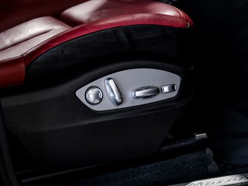 Used 2017 Porsche Macan Turbo image 38