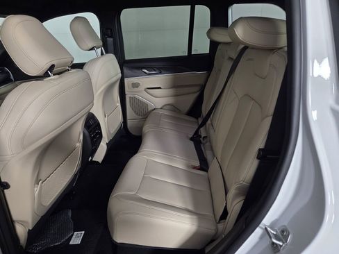 New 2026 Jeep Grand Cherokee Limited RWD image 18