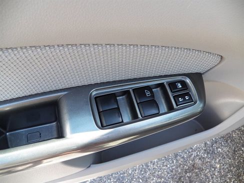 Used 2011 Subaru Forester 2.5X Premium w/ All-Weather Pkg image 17