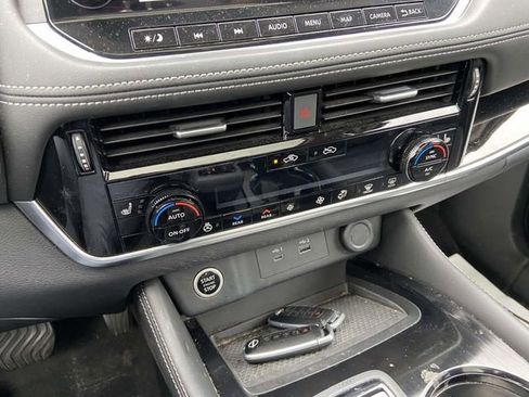 Used 2023 Nissan Rogue SL w/ SL Premium Package image 24