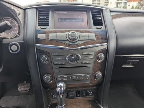 Used 2014 INFINITI QX80 4WD w/ Deluxe Touring Package image 15