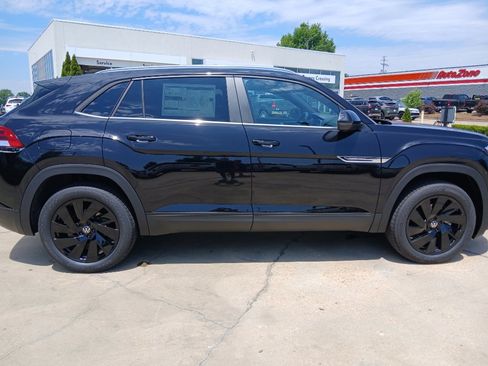 New 2026 Volkswagen Atlas Cross Sport SE FWD image 8