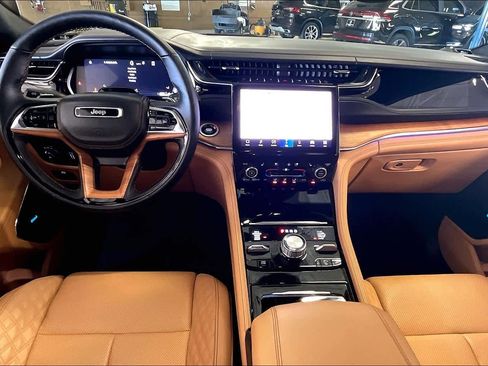 Used 2025 Jeep Grand Cherokee Summit image 14
