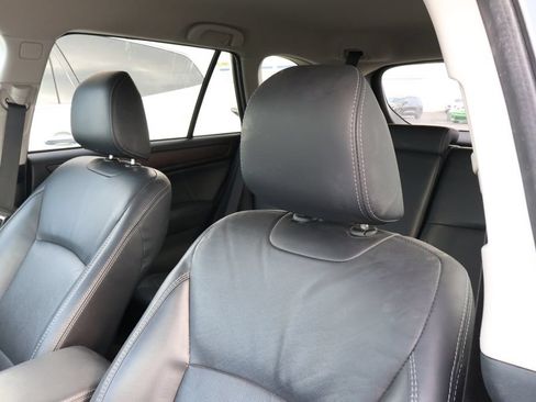 Used 2019 Subaru Outback 3.6R Limited AWD/4WD image 9