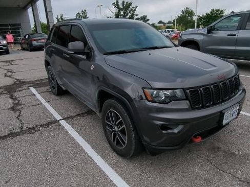 Used 2018 Jeep Grand Cherokee Trailhawk AWD/4WD image 3