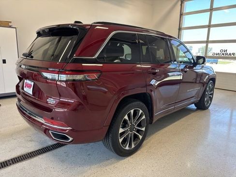 Used 2024 Jeep Grand Cherokee Overland w/ Luxury Tech Group IV AWD/4WD image 10