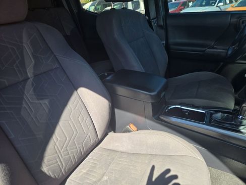 Used 2018 Toyota Tacoma TRD Sport w/ Technology Package image 36