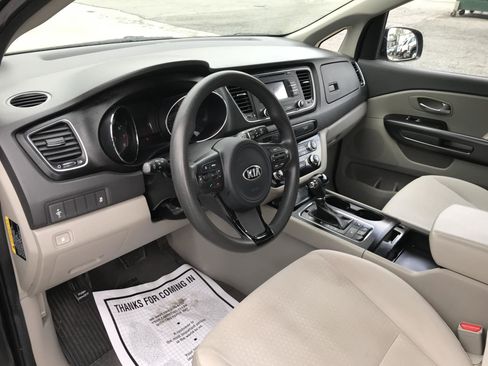Used 2016 Kia Sedona LX w/ LX Convenience Package FWD image 10