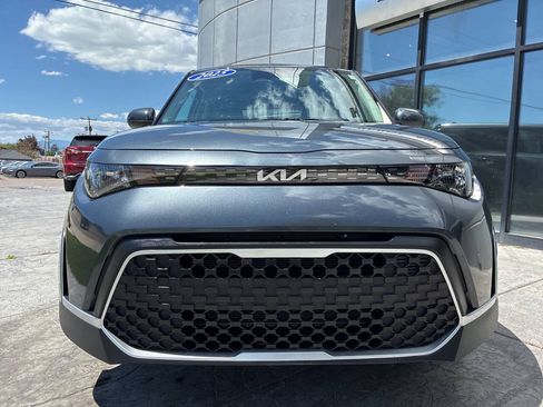 Used 2025 Kia Soul LX w/ LX Technology Package FWD image 2