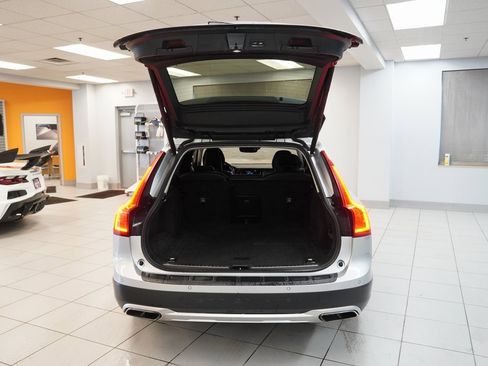 Used 2018 Volvo V90 T5 Cross Country w/ Convenience Package image 10
