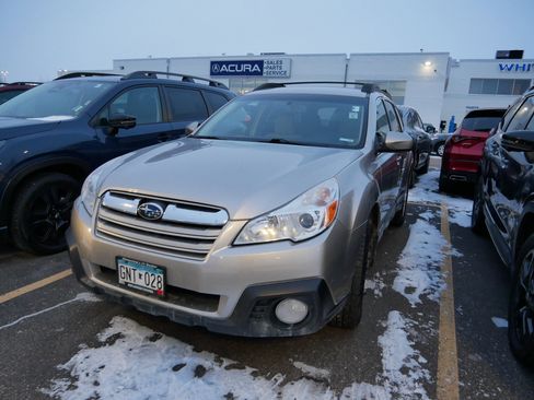 Used 2014 Subaru Outback 2.5i Premium image 3