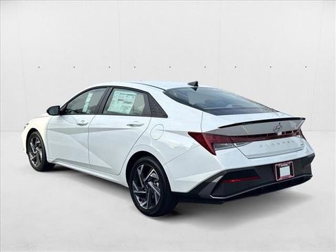 New 2025 Hyundai Elantra SEL image 9
