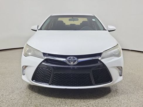 Used 2017 Toyota Camry SE FWD image 3