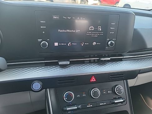 Used 2023 Kia Carnival LX image 17