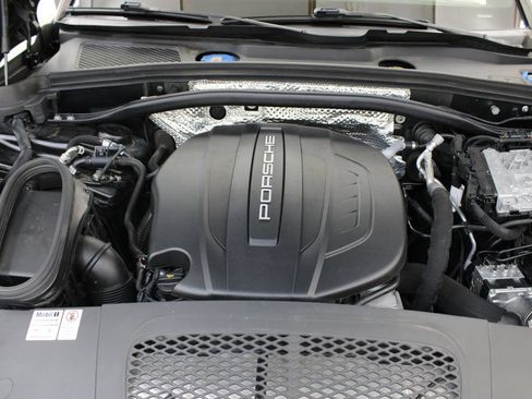 Used 2020 Porsche Macan AWD/4WD image 43
