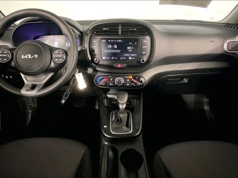 Used 2025 Kia Soul LX w/ LX Technology Package FWD image 15