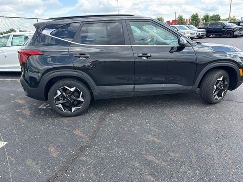 Used 2024 Kia Seltos EX AWD/4WD image 6