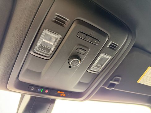 Used 2022 Chevrolet Suburban LT RWD image 23