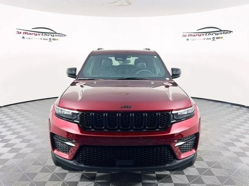 Used 2024 Jeep Grand Cherokee Altitude AWD/4WD image 3