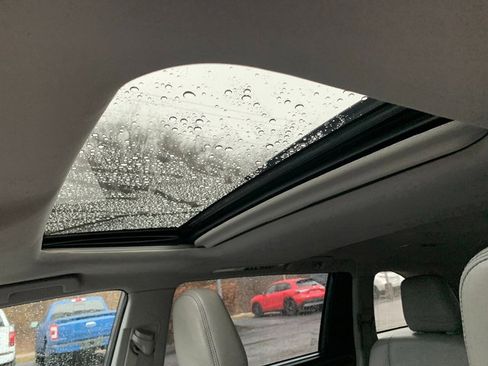 Used 2018 Toyota Highlander XLE image 27