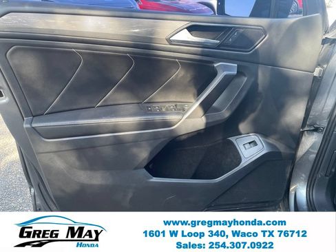 Used 2024 Volkswagen Tiguan SE w/ Panoramic Sunroof Package FWD image 11