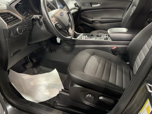 Used 2022 Ford Edge SE w/ Black Appearance Package image 9