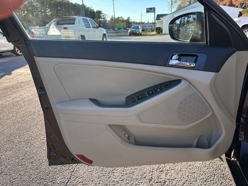 Used 2011 Kia Optima EX image 11