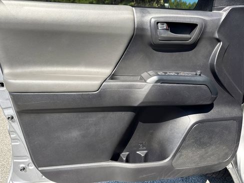 Used 2020 Toyota Tacoma SR w/ SR Convenience Package RWD image 10