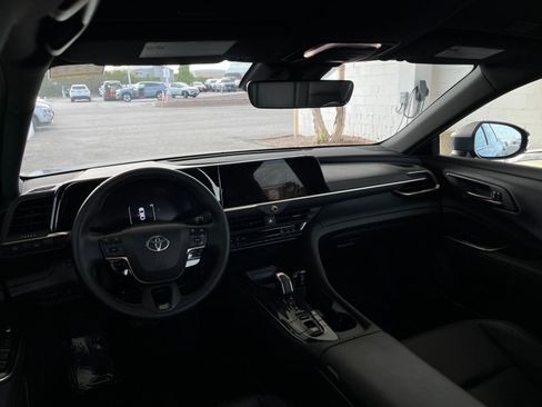 Used 2025 Toyota Crown XLE image 33