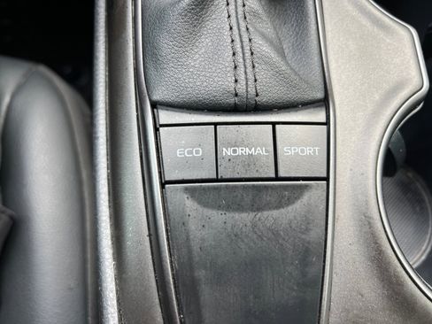 Used 2024 Toyota Camry SE image 23